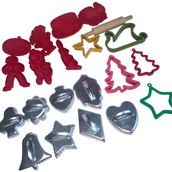 Vintage Cookie Cutters Christmas Assorted Holiday Aluminum Plastic 20pc - Picture 7 of 7